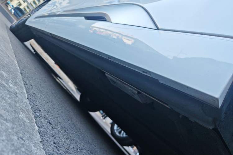 Used Denza D9 2022 DM-i 970 Four-Wheel Drive Flagship Model Left Side Sill