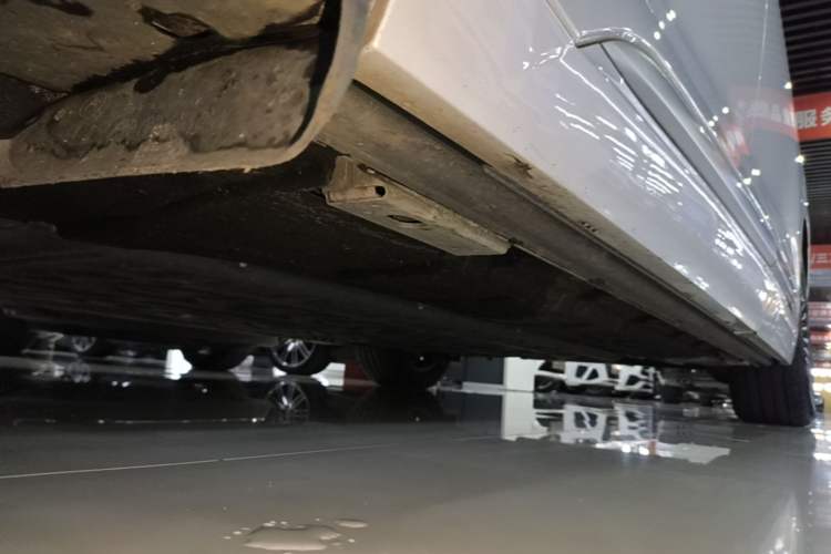 Used Denza D9 2022 DM-i 970 Four-Wheel Drive Flagship Model Left Side Sill
