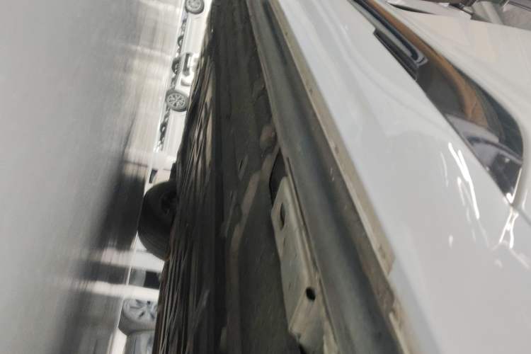 Used Denza D9 2022 DM-i 970 Four-Wheel Drive Prestige Model Left Side Sill