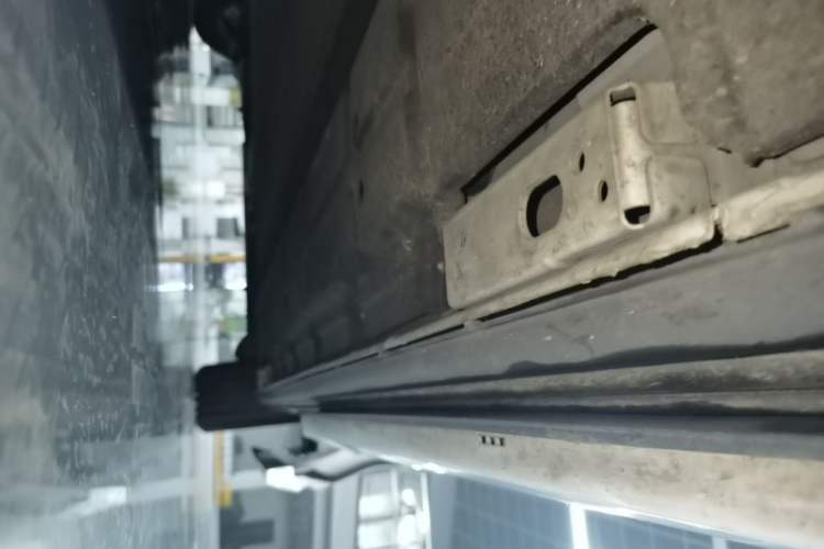 Used Denza D9 2022 DM-i 970 Four-Wheel Drive Prestige Model Left Side Sill