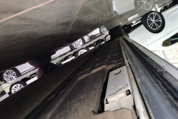 Used Denza D9 2022 DM-i 970 Four-Wheel Drive Flagship Model Left Side Sill