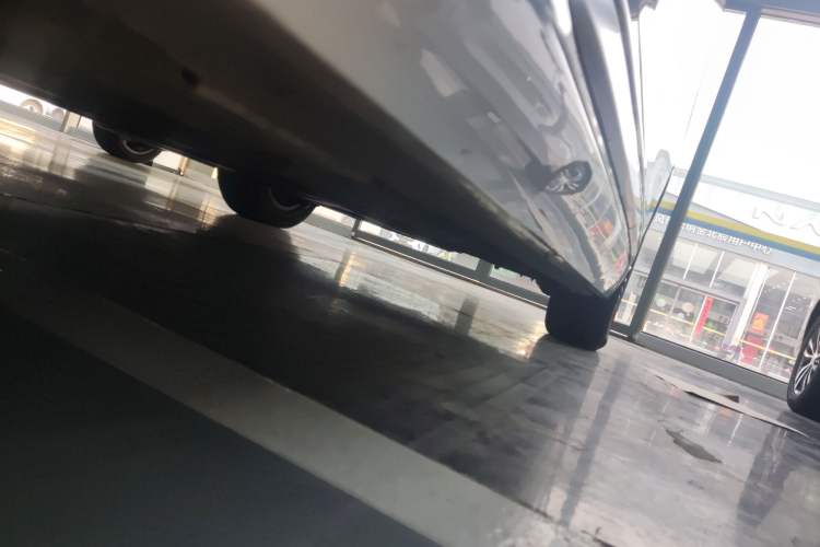 Used Denza D9 2022 DM-i 970 Four-Wheel Drive Flagship Model Left Side Sill