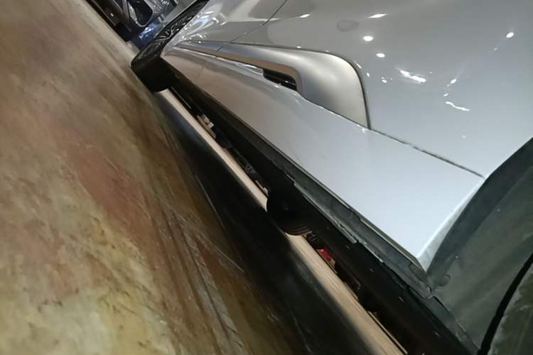 Used Denza D9 2022 EV 620 Prestige Model Left Side Sill