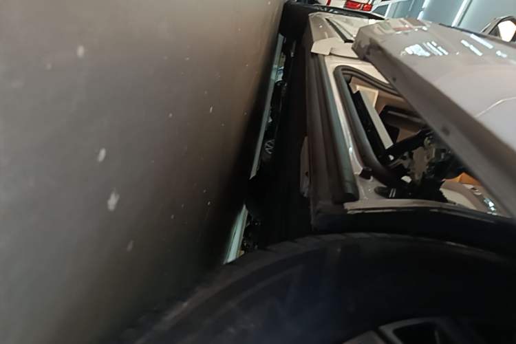 Used Denza D9 2022 DM-i 970 Four-Wheel Drive Prestige Model Left Side Sill