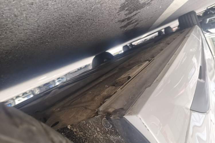 Used Denza D9 2022 DM-i 970 Four-Wheel Drive Prestige Model Left Side Sill