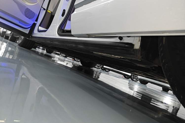 Used Denza D9 2022 DM-i 970 Four-Wheel Drive Flagship Model Left Side Sill