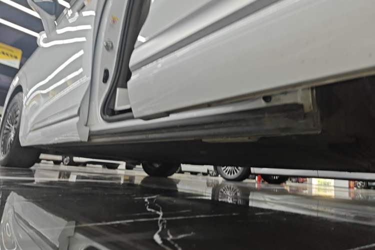 Used Denza D9 2022 DM-i 970 Four-Wheel Drive Flagship Model Left Side Sill