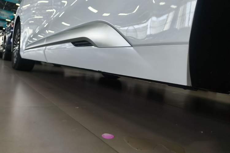 Used Denza D9 2022 DM-i 970 Four-Wheel Drive Prestige Model Left Side Sill