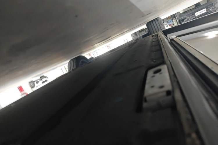 Used Denza D9 2022 DM-i 1040 Prestige Model Left Side Sill
