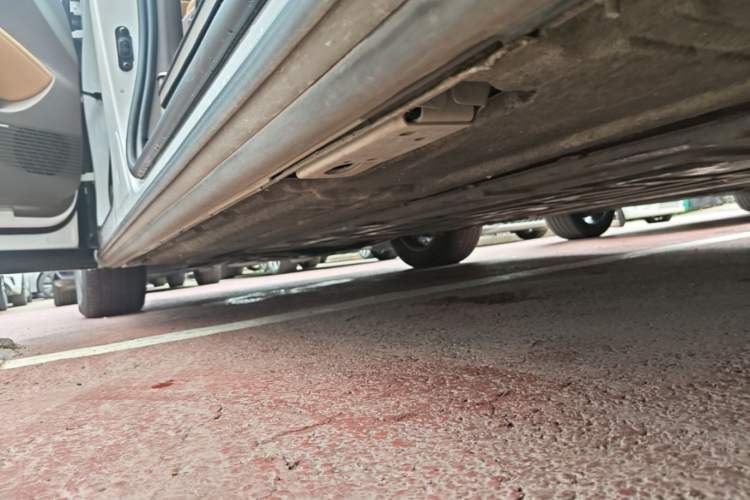 Used Denza D9 2022 DM-i 970 Four-Wheel Drive Flagship Model Left Side Sill