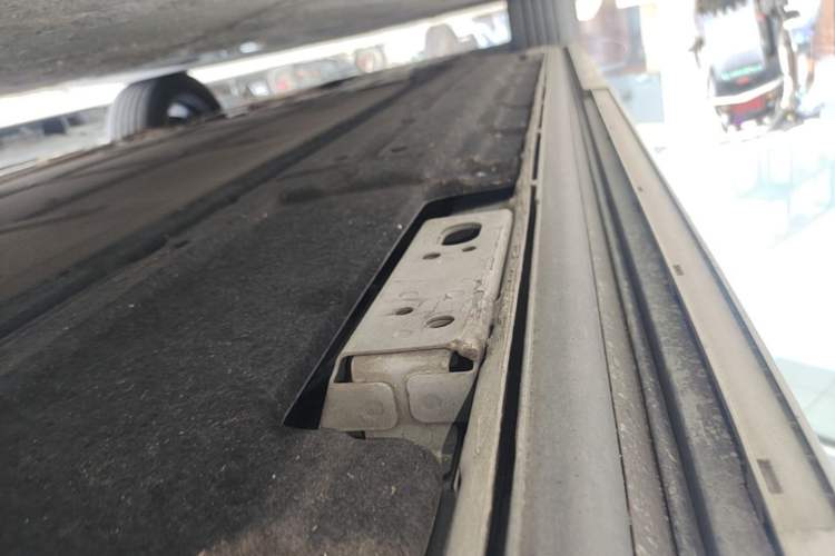 Used Denza D9 2022 DM-i 970 Four-Wheel Drive Prestige Model Left Side Sill