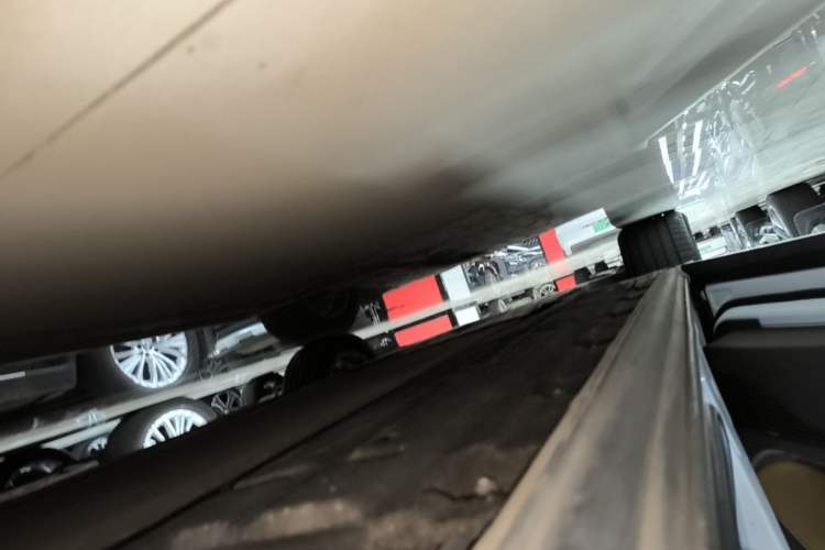 Used Denza D9 2022 DM-i 970 Four-Wheel Drive Flagship Model Left Side Sill