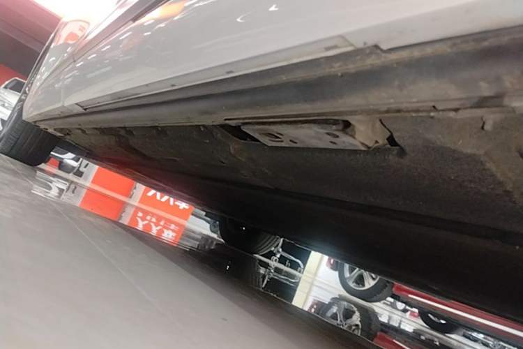 Used Denza D9 2022 DM-i 970 Four-Wheel Drive Flagship Model Left Side Sill