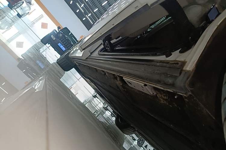 Used Denza D9 2022 DM-i 970 Four-Wheel Drive Prestige Model Left Side Sill