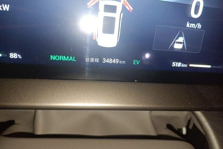 Used Denza D9 2022 DM-i 970 Four-Wheel Drive Flagship Model Odometer Close Up
