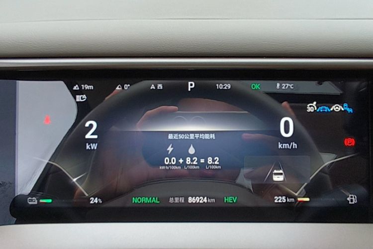 Used Denza D9 2022 DM-i 1040 Prestige Model Odometer Close Up