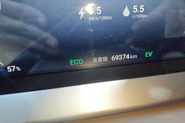Used Denza D9 2022 DM-i 945 Luxury Model Odometer Close Up