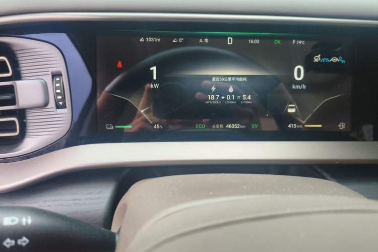 Used Denza D9 2022 DM-i 970 Four-Wheel Drive Prestige Model Odometer Close Up