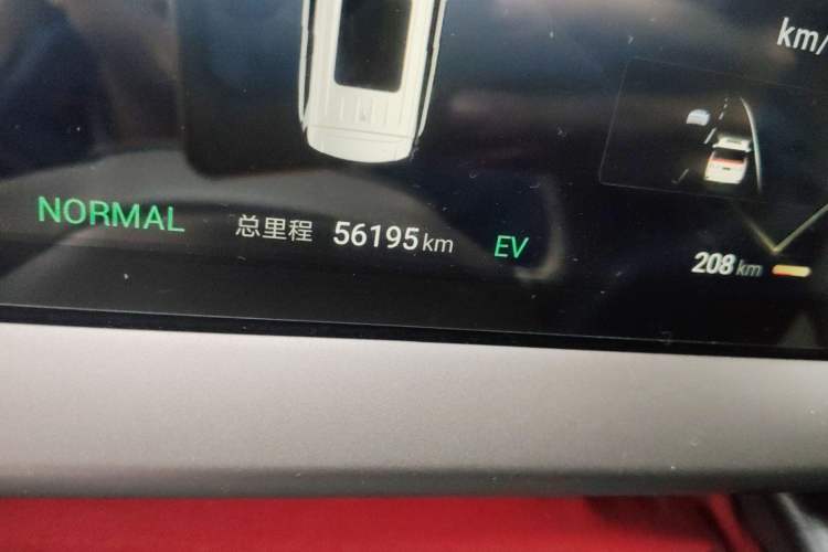 Used Denza D9 2022 DM-i 1040 Prestige Model Odometer Close Up