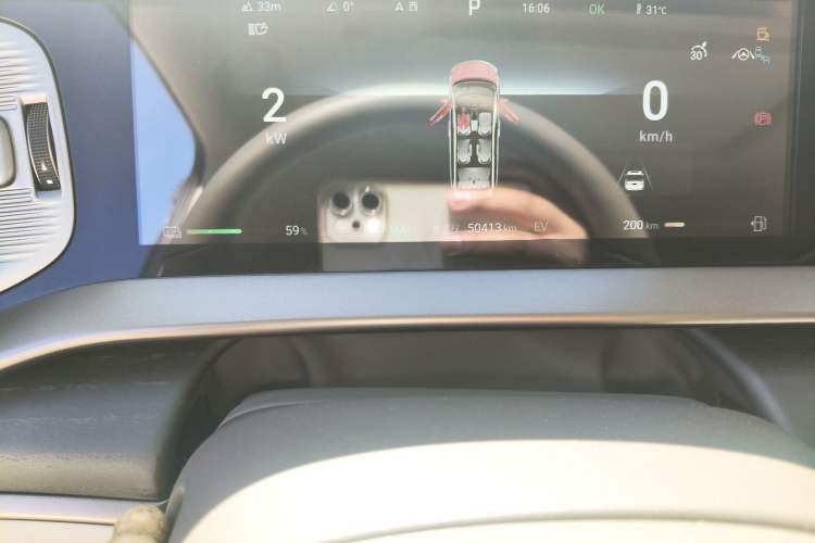 Used Denza D9 2022 DM-i 970 Four-Wheel Drive Flagship Model Odometer Close Up