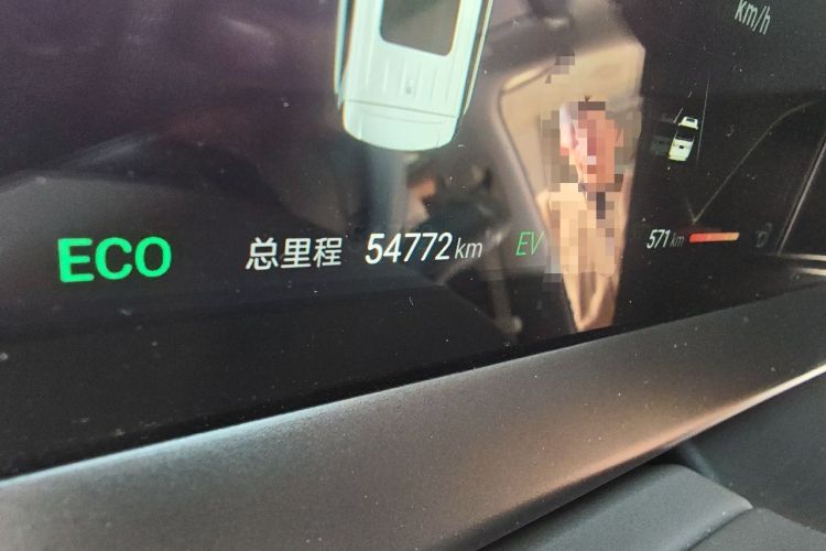 Used Denza D9 2022 DM-i 970 Four-Wheel Drive Prestige Model Odometer Close Up