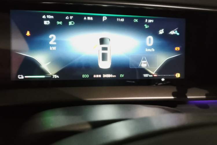 Used Denza D9 2022 DM-i 970 Four-Wheel Drive Flagship Model Odometer Close Up
