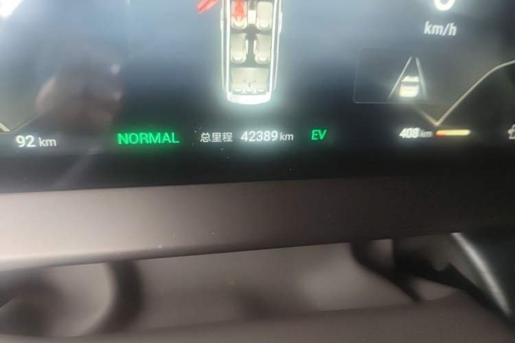 Used Denza D9 2022 DM-i 1040 Prestige Model Odometer Close Up