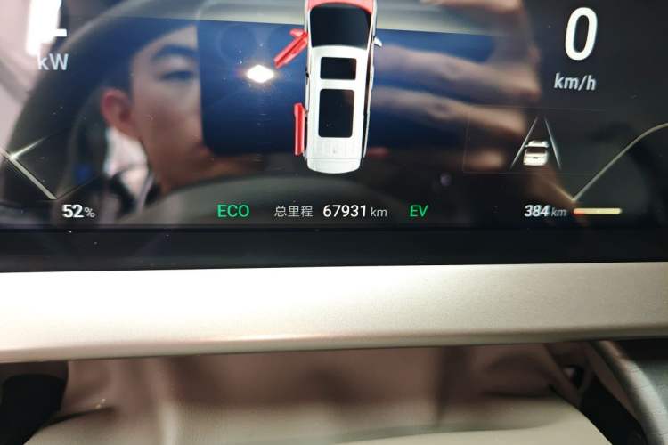 Used Denza D9 2022 DM-i 970 Four-Wheel Drive Flagship Model Odometer Close Up