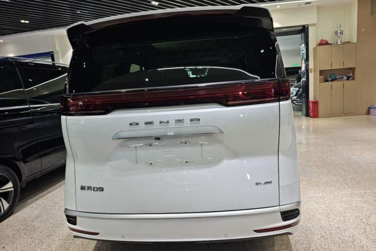 Used Denza D9 2022 EV 600 Four-Wheel Drive Flagship Model Rear