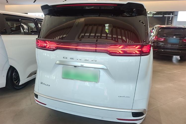Used Denza D9 2022 DM-i 970 Four-Wheel Drive Flagship Model Rear