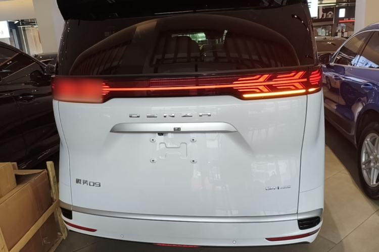 Used Denza D9 2022 DM-i 970 Four-Wheel Drive Flagship Model Rear