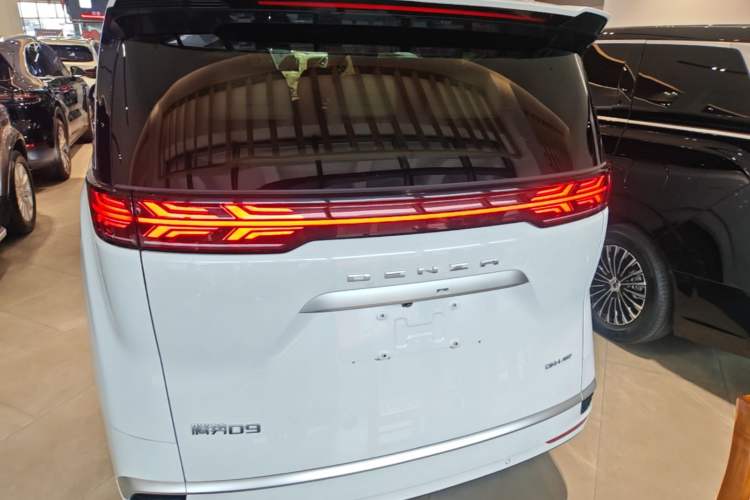 Used Denza D9 2022 DM-i 970 Four-Wheel Drive Flagship Model Rear