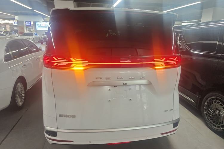 Used Denza D9 2022 DM-i 970 Four-Wheel Drive Flagship Model Rear