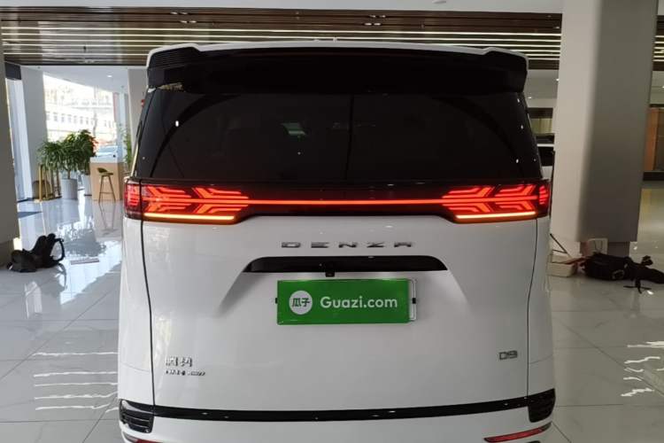 Used Denza D9 2022 DM-i 970 Four-Wheel Drive Prestige Model Rear