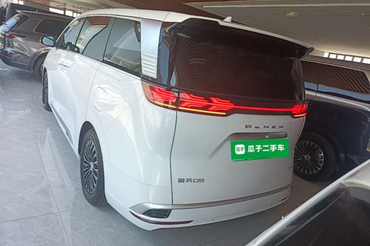 Used Denza D9 2022 DM-i 970 Four-Wheel Drive Flagship Model Rear