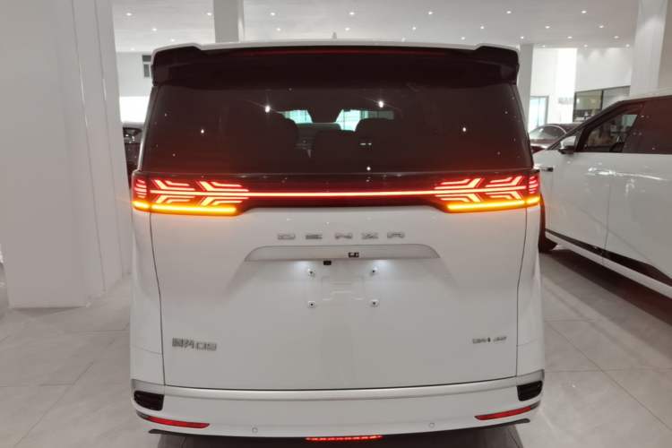 Used Denza D9 2022 DM-i 970 Four-Wheel Drive Flagship Model Rear