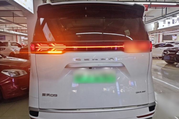 Used Denza D9 2022 DM-i 970 Four-Wheel Drive Flagship Model Rear