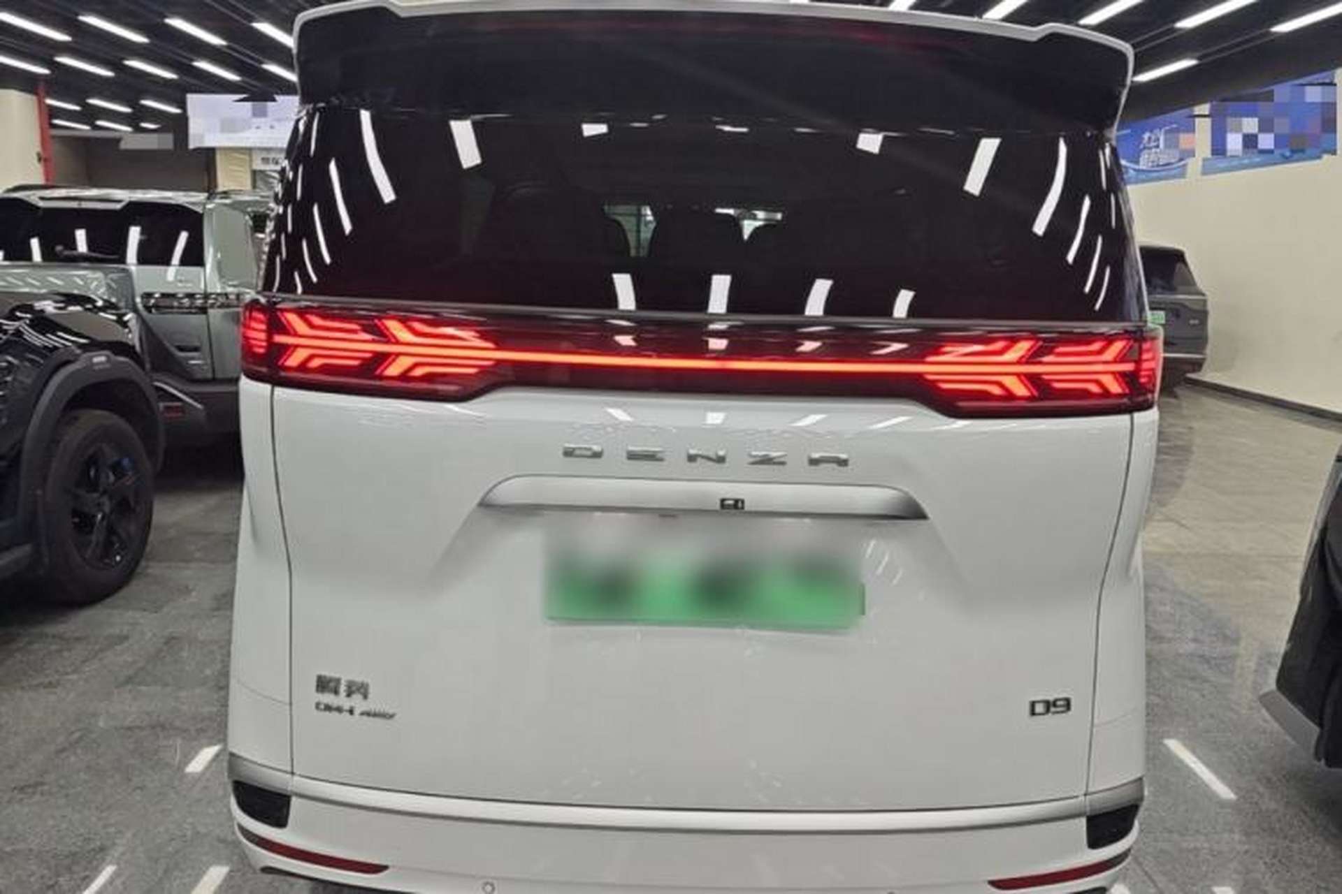 Used Denza D9 2022 DM-i 970 Four-Wheel Drive Flagship Model Rear