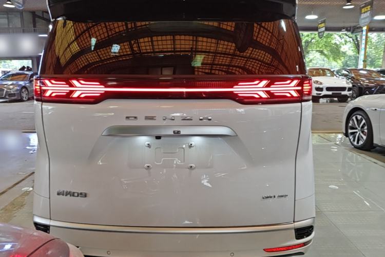 Used Denza D9 2022 DM-i 970 Four-Wheel Drive Flagship Model Rear