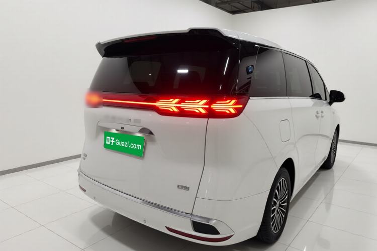 Used Denza D9 2022 DM-i 1040 Prestige Model Rear