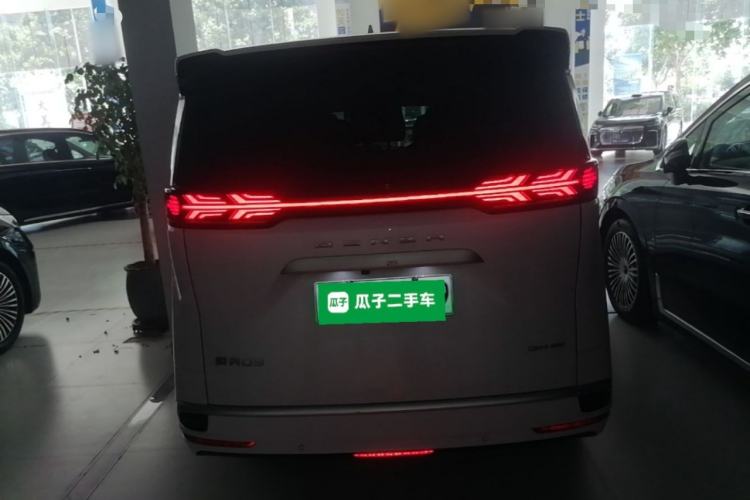 Used Denza D9 2022 DM-i 970 Four-Wheel Drive Flagship Model Rear