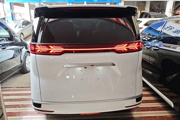Used Denza D9 2022 DM-i 970 Four-Wheel Drive Flagship Model Rear