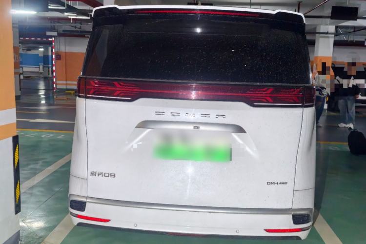 Used Denza D9 2022 DM-i 970 Four-Wheel Drive Flagship Model Rear