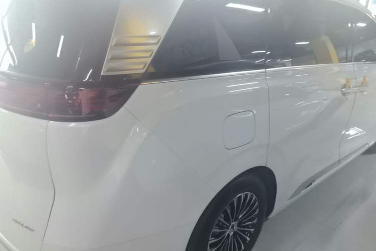 Used Denza D9 2022 DM-i 970 Four-Wheel Drive Prestige Model Rear Right 45 Deg
