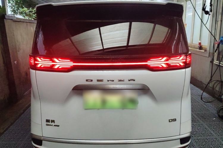 Used Denza D9 2022 DM-i 970 Four-Wheel Drive Flagship Model Rear