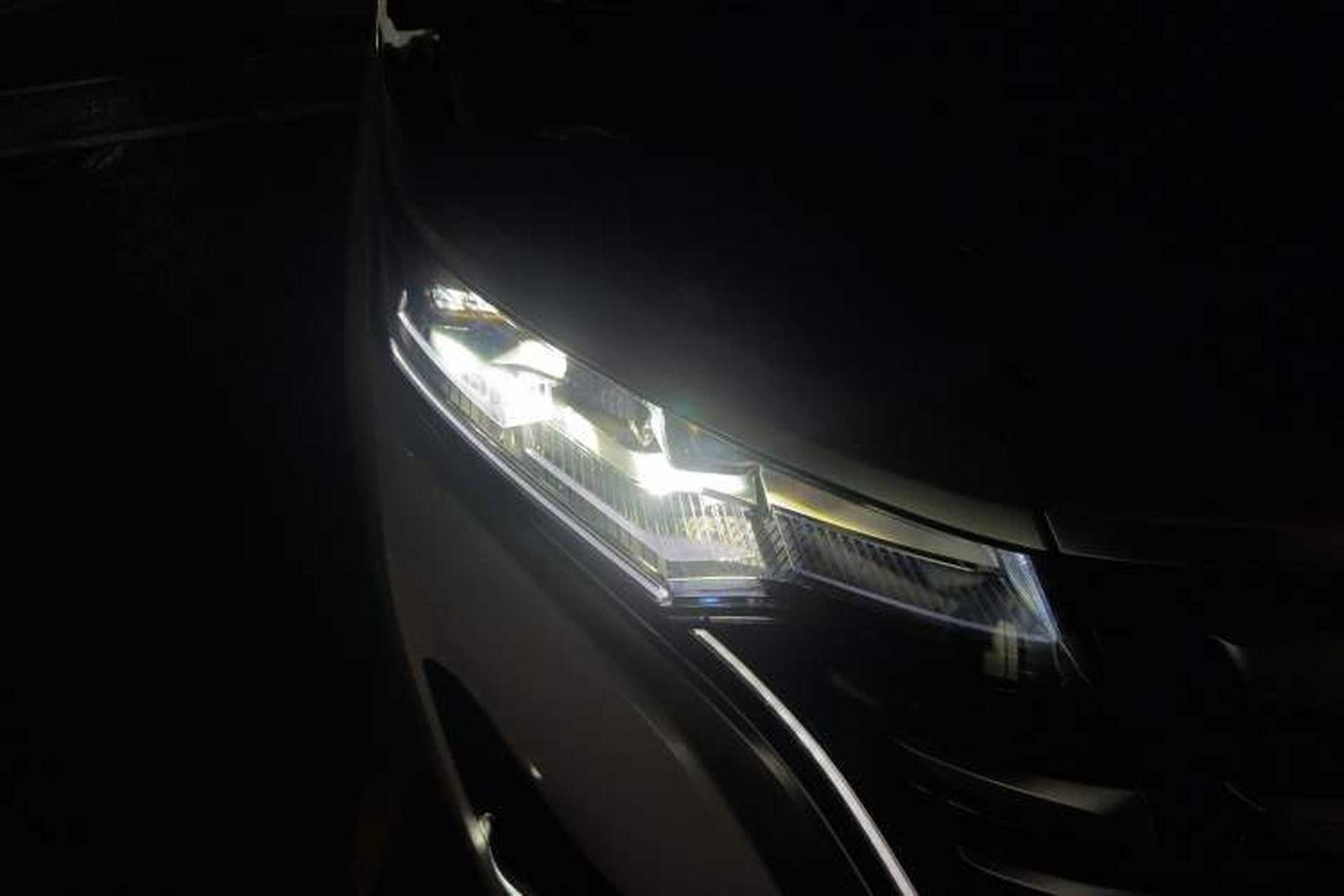 Used Denza D9 2022 DM-i 970 Four-Wheel Drive Flagship Model Right Front Headlight