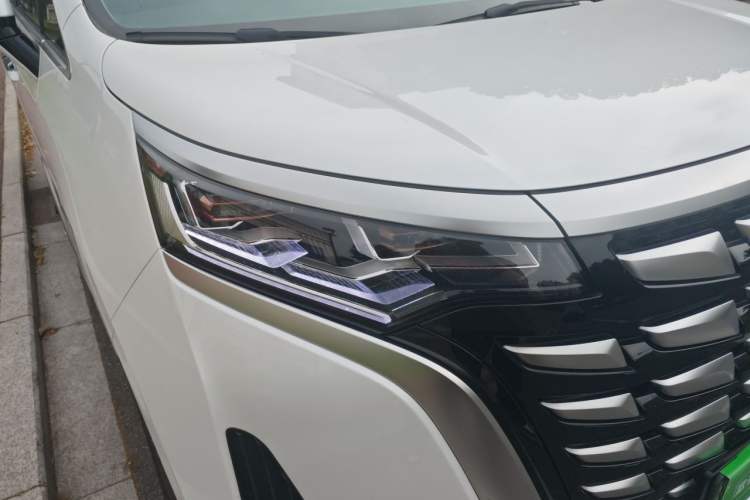 Used Denza D9 2022 DM-i 1040 Prestige Model Right Front Headlight