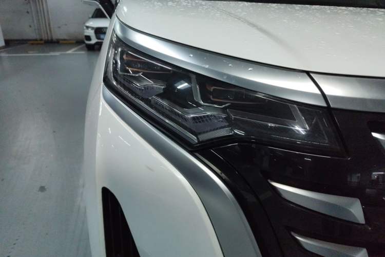 Used Denza D9 2022 DM-i 1040 Prestige Model Right Front Headlight