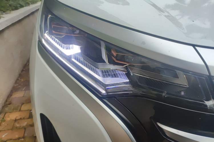 Used Denza D9 2022 DM-i 1040 Prestige Model Right Front Headlight