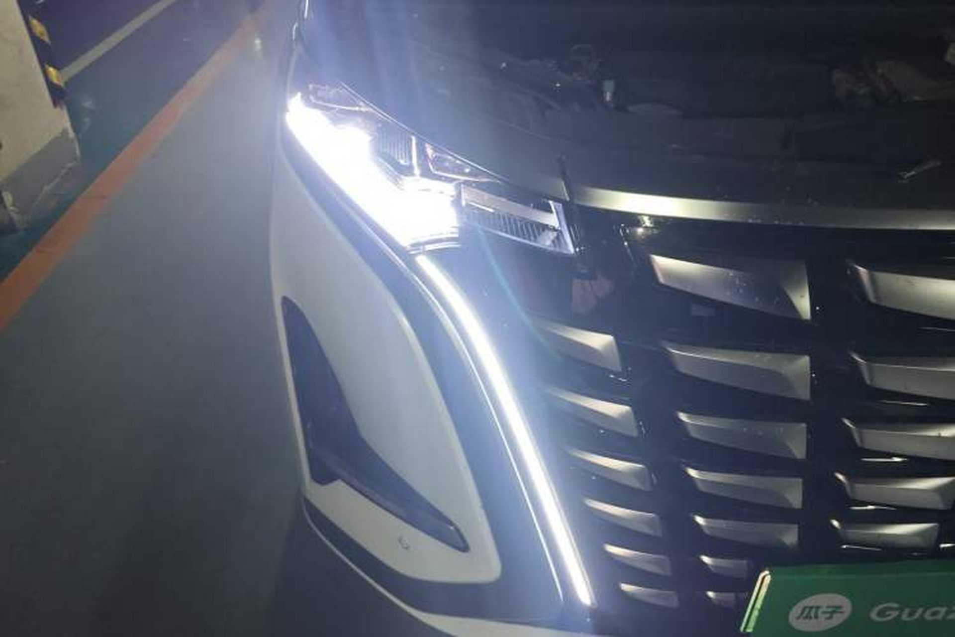Used Denza D9 2022 DM-i 970 Four-Wheel Drive Flagship Model Right Front Headlight